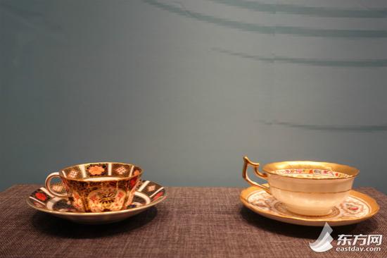 图片说明:19世纪法国塞夫勒描金彩绘茶杯和杯碟