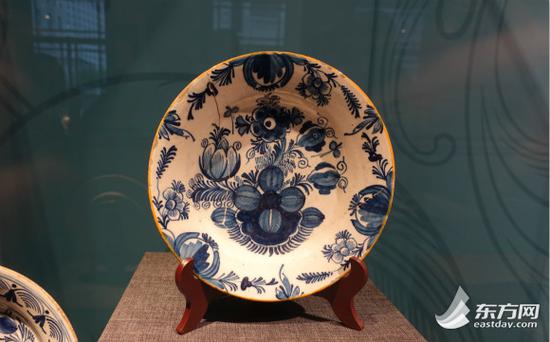 图片说明:18世纪英国代尔夫特陶碟