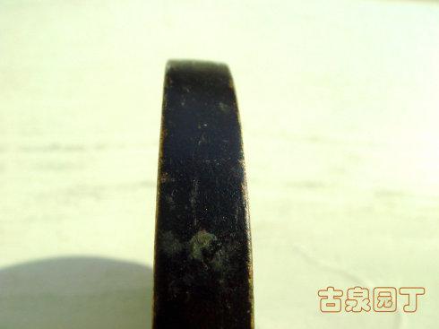 很厚,有明显的拔模斜度。