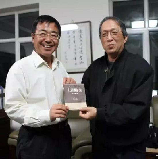 2016年,王纯杰先生和云冈石窟研究院院长张焯