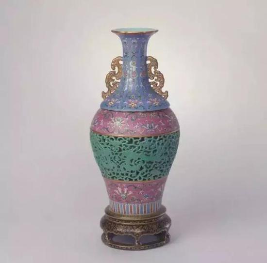 ��Ǭ¡�۲��ο�����������ת��ƿ