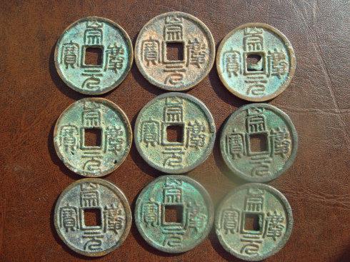 2、我有三十多个,展示五枚。大家细细看看。 第一枚