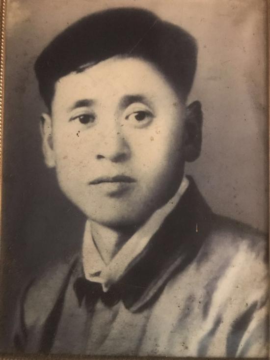 年轻时候的杨洛书